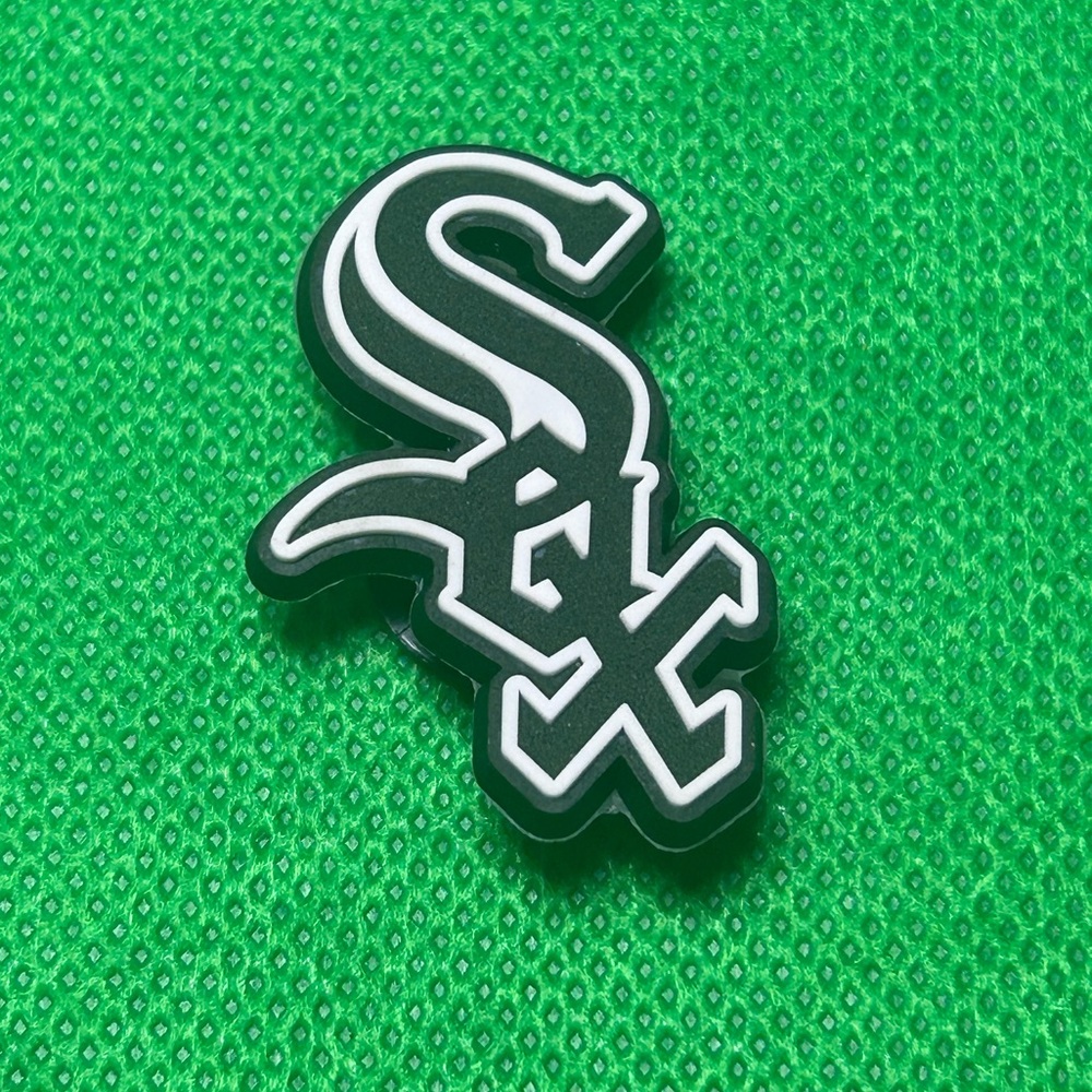 🌼 (5/$10 or 10/$15) NEW “MLB” Fun Croc 
Charm Collection White Sox
